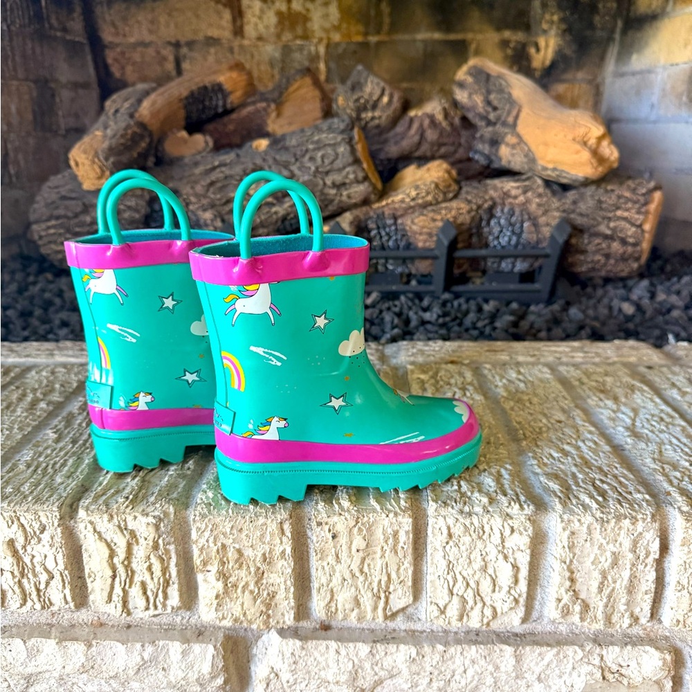 Rubber rain boots